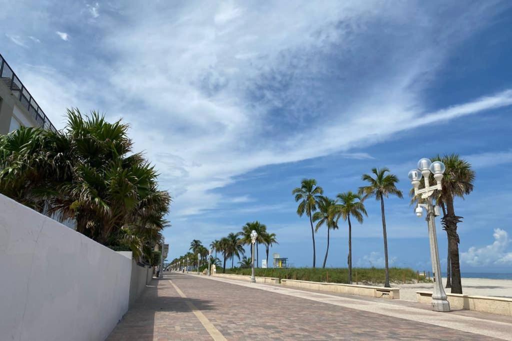 Hollywood Beach Apartments - Walk To The Beach Екстериор снимка
