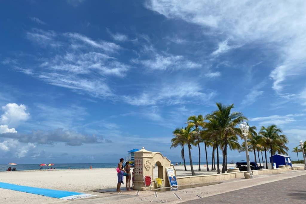 Hollywood Beach Apartments - Walk To The Beach Екстериор снимка