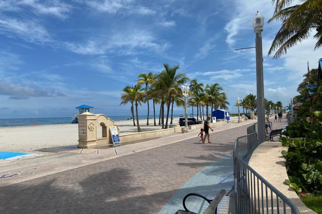 Hollywood Beach Apartments - Walk To The Beach Екстериор снимка